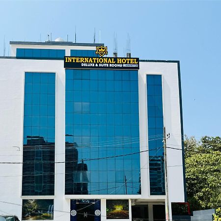 Royal International Hotel Trippapur Exterior photo